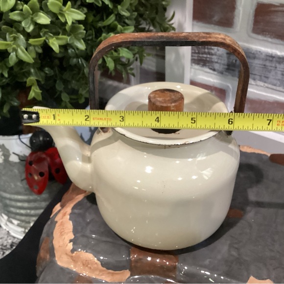🟤 Vintage - Cream colored, enamel coated, Tea Kettle w/ Wooden Handle - Decor - Picture 13 of 16